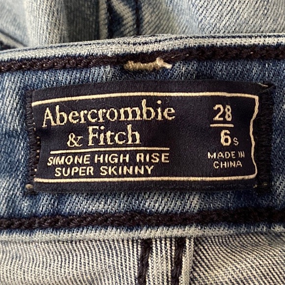 Abercrombie & Fitch | Light-Wash Denim SHORT-Inseam Simone High-Rise Jeans - Picture 10 of 14